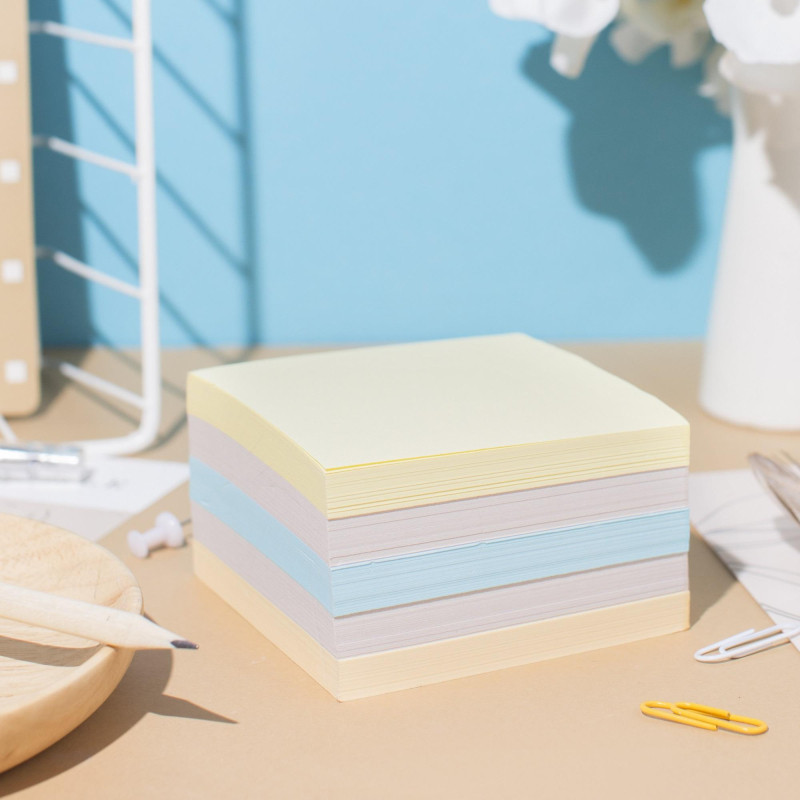 Блок для записей Attache Economy на склейке 9х9х5 цветн. 65-80 г