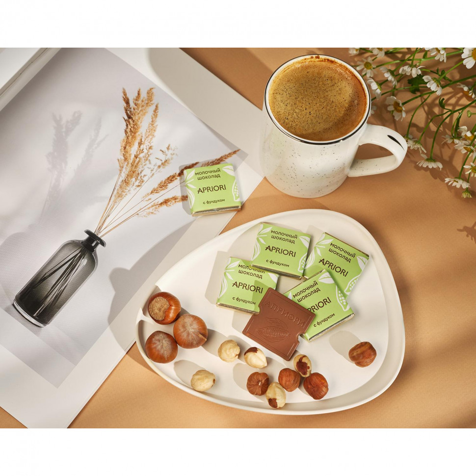 Шоколад порционный Apriori молочный, с фундуком, 1250г/уп