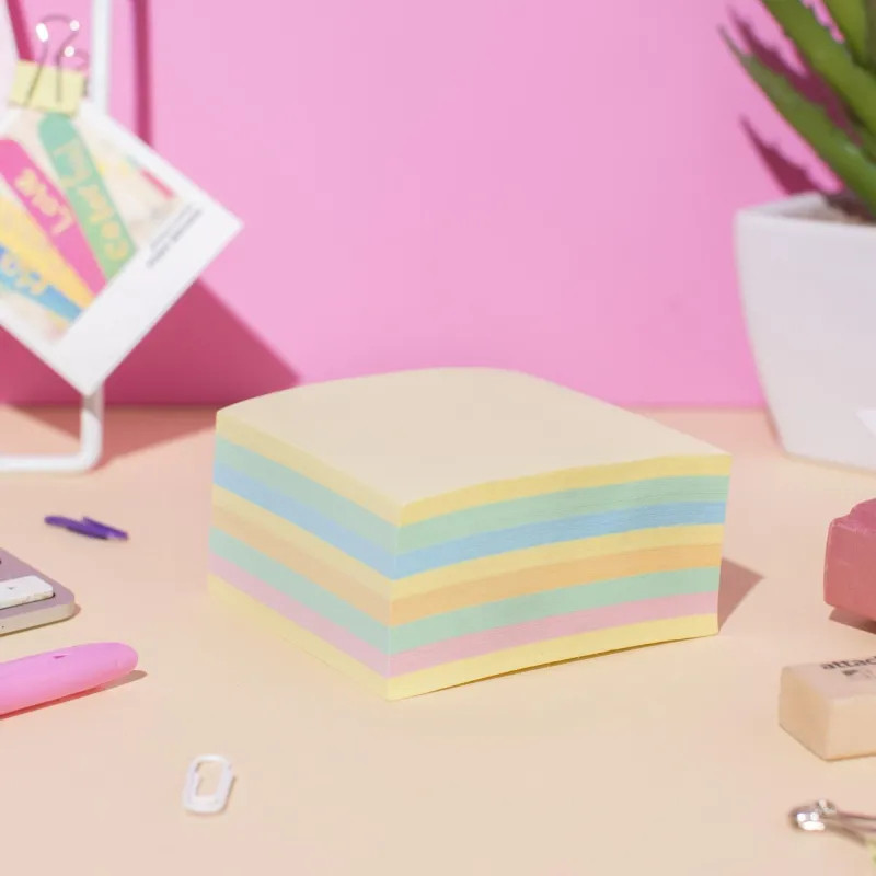 Блок для записей Attache Economy проклеенный  8х8х4, 5 цветов 80 г